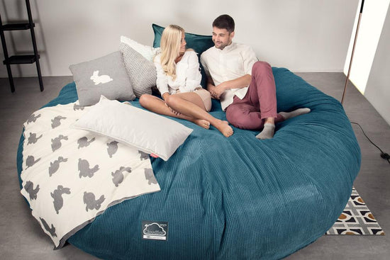 Lounge Pug, CloudSac 5000 XXXXXL, Canapé Pouf Titanesque à Mémoire de Forme, Gros Pouf Sofa, Pompon Mer Égéé