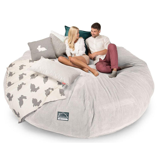 Lounge Pug, CloudSac 5000 XXXXXL, Canapé Pouf Titanesque à Mémoire de Forme, Gros Pouf Sofa, Pompon Crème